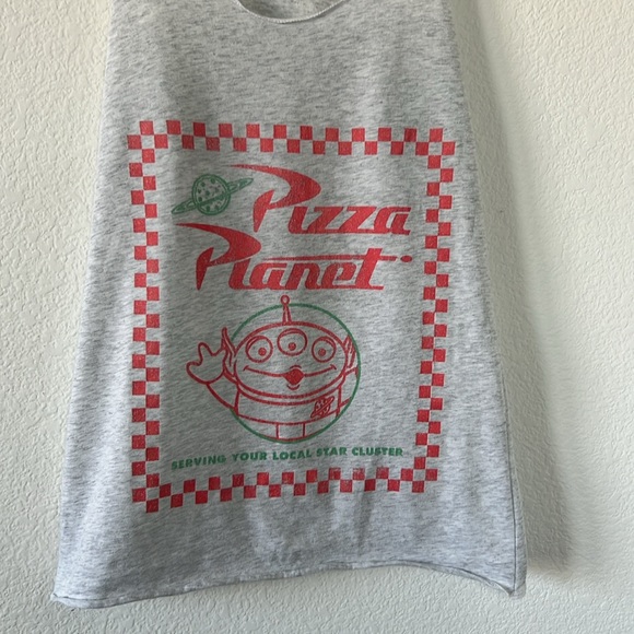 Toy Story Pizza Planet Tank - Picture 2 of 5